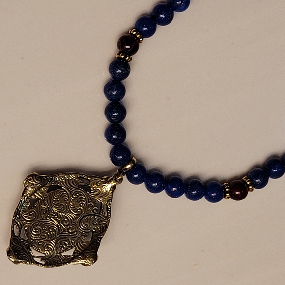 1928 Blue & Red Beaded Necklace Antiqued Gold-tone Sparkling Faux Lapis Pendant - Picture 4 of 15